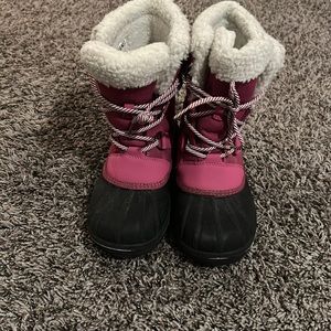 Snow boots